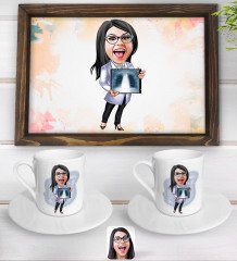 Kişiye Özel Kadın Radyolojist Karikatürlü Doğal Ahşap Tepsi ve 2’li Kahve Fincan Seti-1