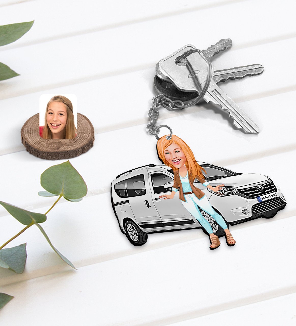Kişiye Özel Kadın Dacia Dokker Figürlü Plakalı Ahşap Karikatür Anahtarlık-1