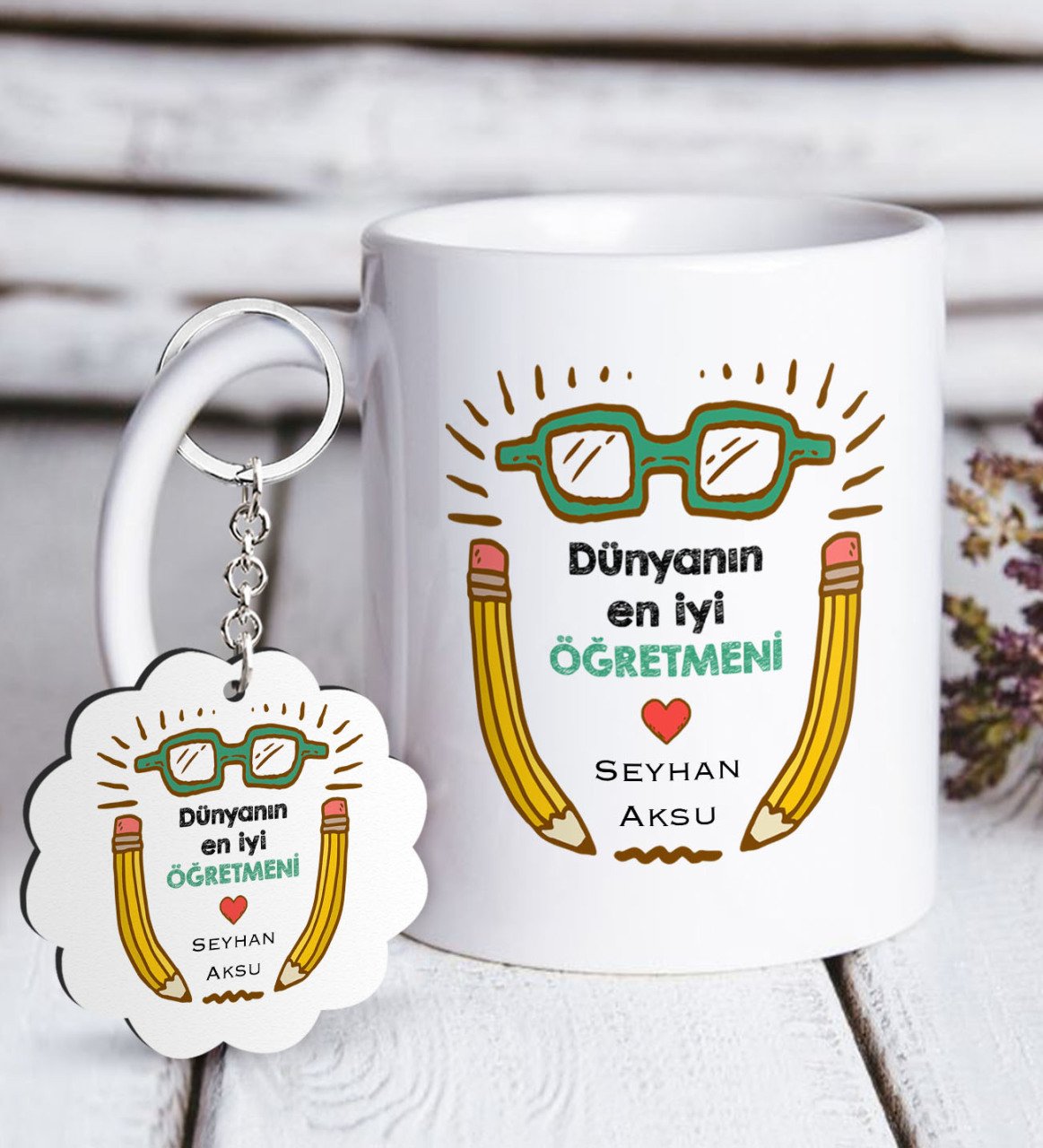 Kişiye Özel Dünyanın En İyi Öğretmeni Beyaz Kupa ve Anahtarlık Hediye Seti-22