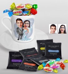 Kişiye Özel Evleniyoruz Karikatürlü Türk Kahvesi Fincanı Selamlique Karışık Türk Kahvesi ve Haribo Şeker Hediye Seti-5