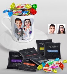 Kişiye Özel Evleniyoruz Karikatürlü Türk Kahvesi Fincanı Selamlique Karışık Türk Kahvesi ve Haribo Şeker Hediye Seti-6