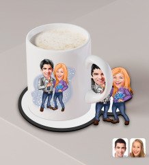 Kişiye Özel Sevgililer Karikatürlü Beyaz Kupa ve Ahşap Bardak Altlığı Hediye Seti-50