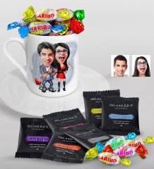 Kişiye Özel Sevgililer Karikatürlü Türk Kahvesi Fincanı Selamlique Karışık Türk Kahvesi ve Haribo Şeker Hediye Seti-1