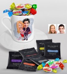 Kişiye Özel Sevgililer Karikatürlü Türk Kahvesi Fincanı Selamlique Karışık Türk Kahvesi ve Haribo Şeker Hediye Seti-2
