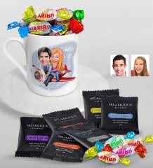 Kişiye Özel Sevgililer Karikatürlü Türk Kahvesi Fincanı Selamlique Karışık Türk Kahvesi ve Haribo Şeker Hediye Seti-11