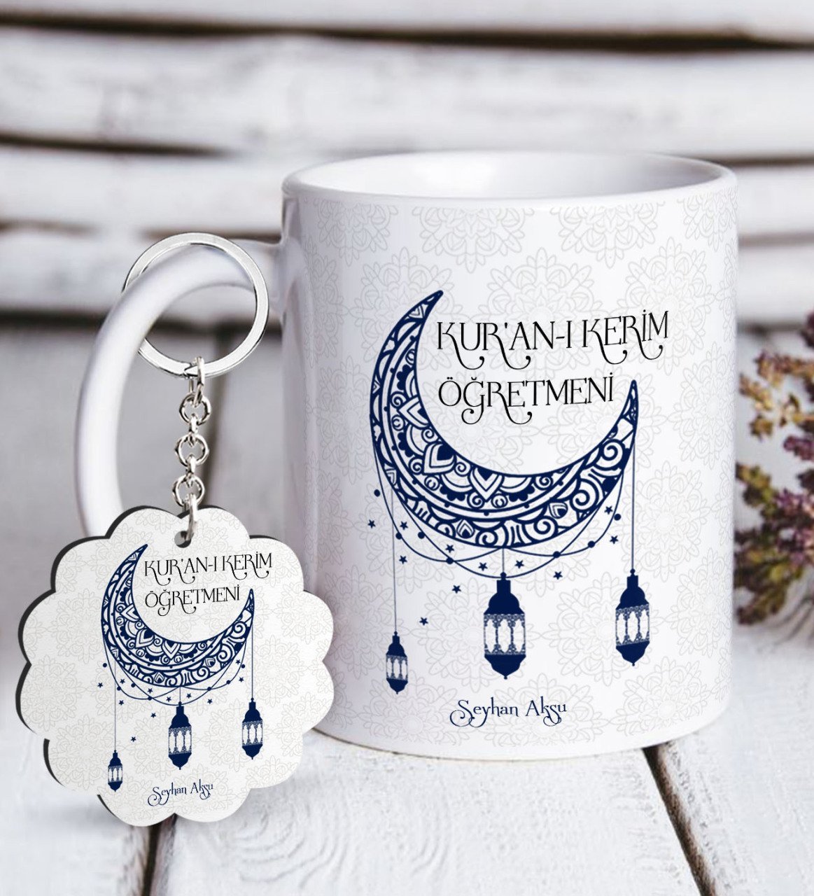 Kişiye Özel Kur'an-ı Kerim Öğretmeni Beyaz Kupa ve Anahtarlık Hediye Seti