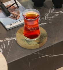 Kişiye Özel Mermer Tasarımlı Doğal Ahşap Tabaklı Heybeli Çay Bardağı Model 17