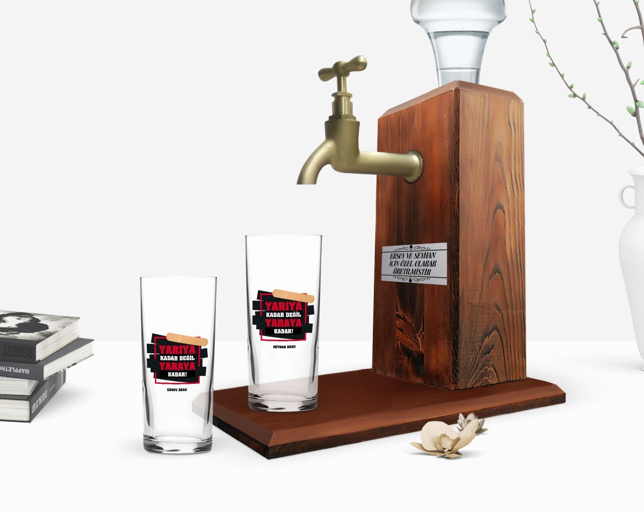 Kişiye Özel Renkli Baskılı Yarıya Kadar Değil Yaraya Kadar Tasarımlı İkili Rakı Bardağı ve Ahşap Rakı Standı Hediye Seti-4