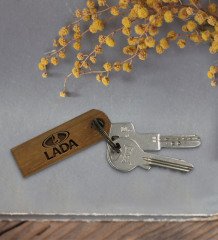 Kişiye Özel Plakalı Lada Logolu Ahşap Anahtarlık Model 1