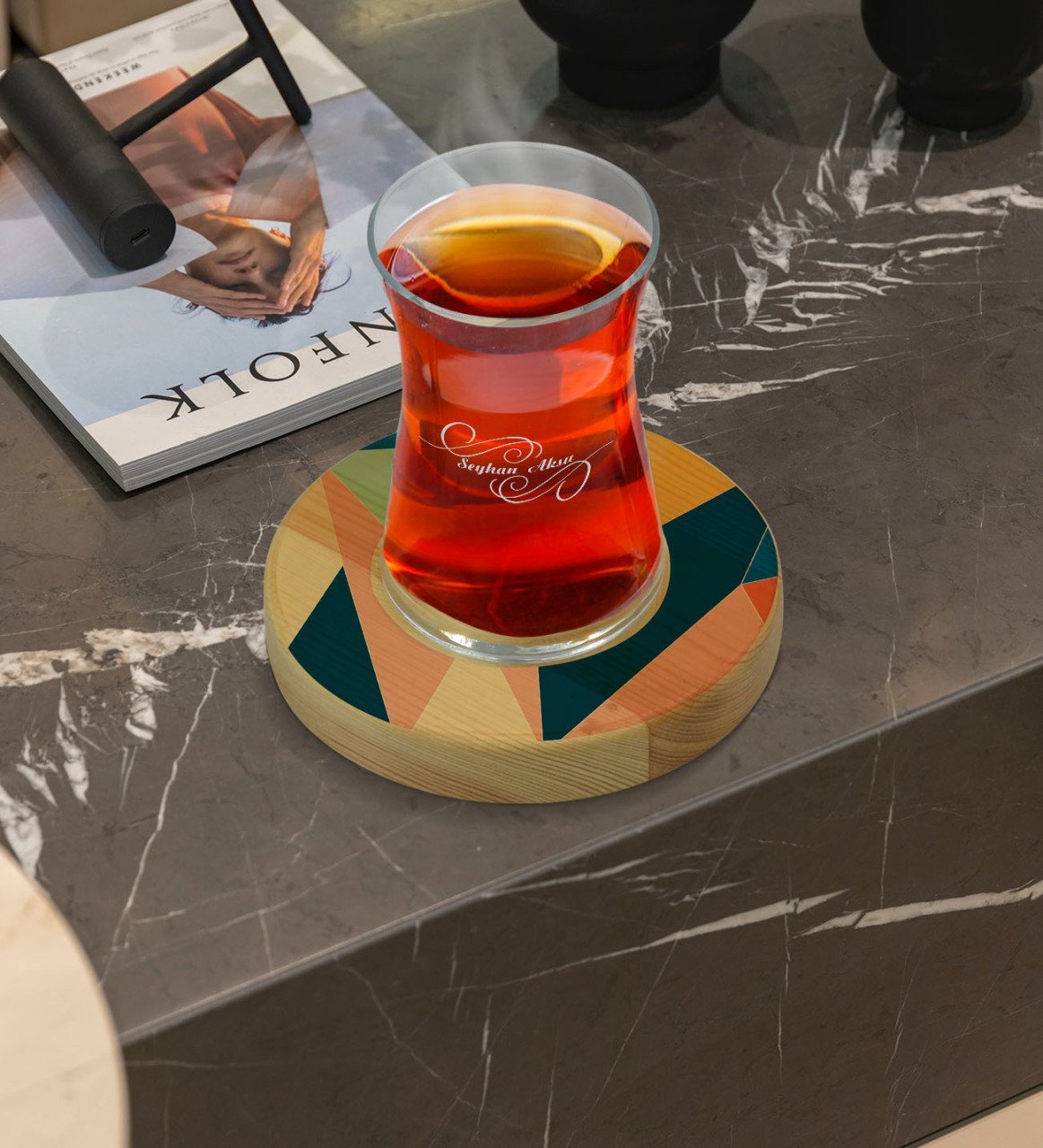 Kişiye Özel Modern Art Tasarımlı Doğal Ahşap Tabaklı Heybeli Çay Bardağı Model 8