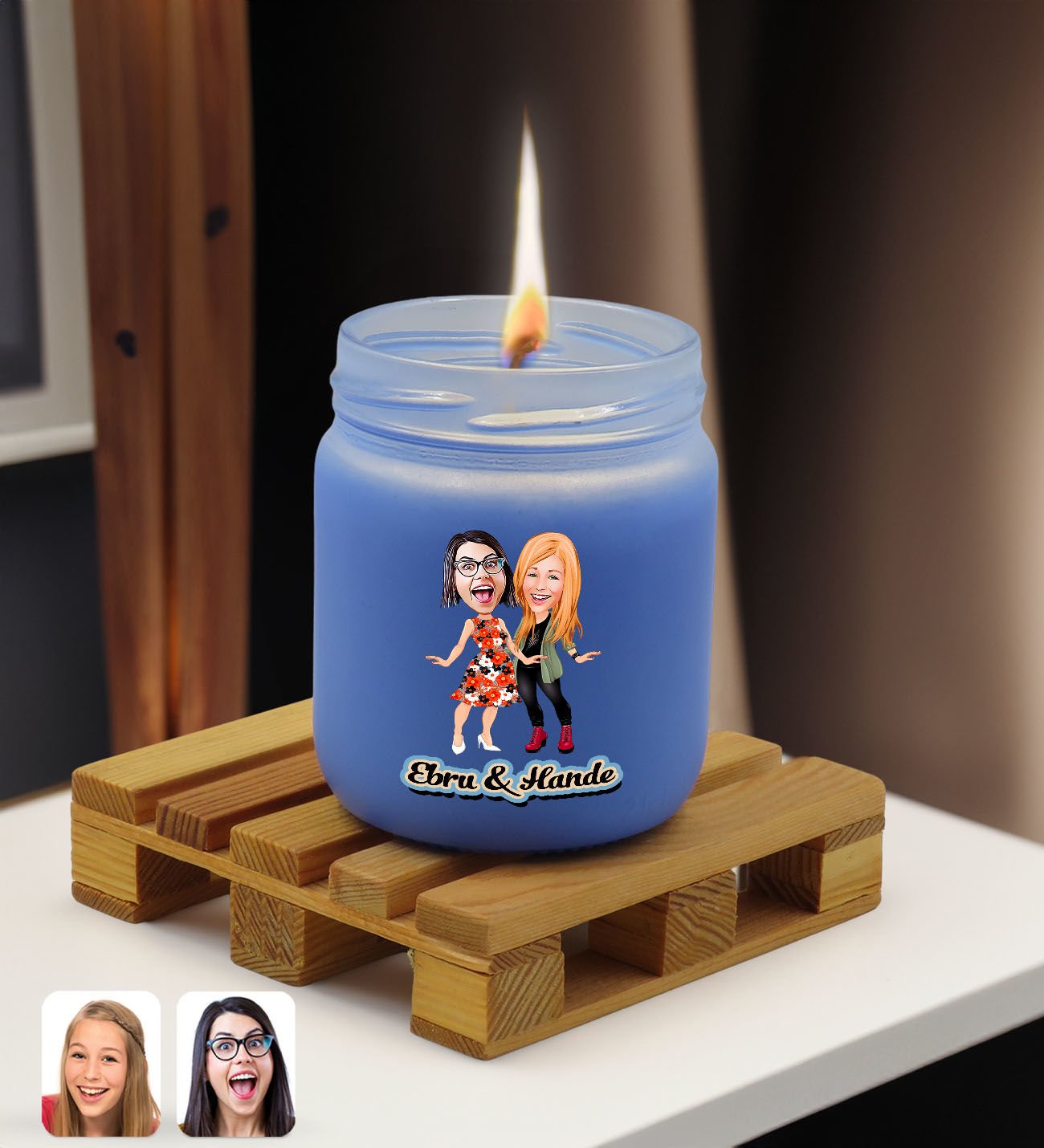 BK Gift Kişiye Özel DTF Anne Kız Karikatürlü Mavi Renkli Cam Kavanozda Kokulu Mum-1, Arkadaşa Hediye, Anneye Hediye, Doğum Günü Hediyesi