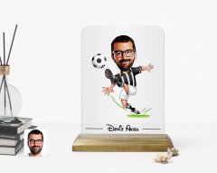 Kişiye Özel Erkek Siyah Beyaz Futbolcu Karikatürlü Ahşap Standlı Çerçeve