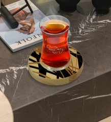 Kişiye Özel Modern Art Tasarımlı Doğal Ahşap Tabaklı Heybeli Çay Bardağı Model 16