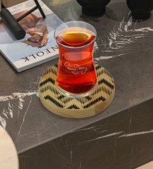 Kişiye Özel Modern Art Tasarımlı Doğal Ahşap Tabaklı Heybeli Çay Bardağı Model 17