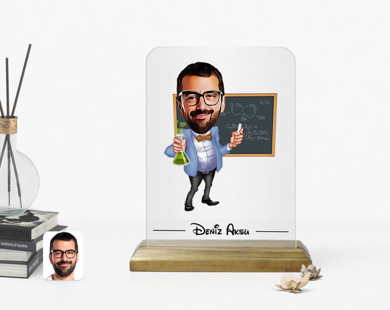 Kişiye Özel Erkek Kimya Öğretmeni Karikatürlü Ahşap Standlı Çerçeve-1