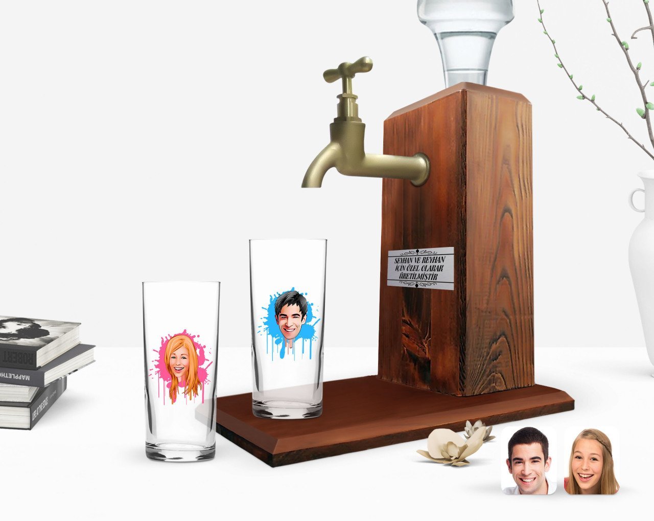 Kişiye Özel Renkli Baskılı Erkek ve Kadın Karikatürlü İkili Rakı Bardağı ve Ahşap Rakı Standı Hediye Seti-31