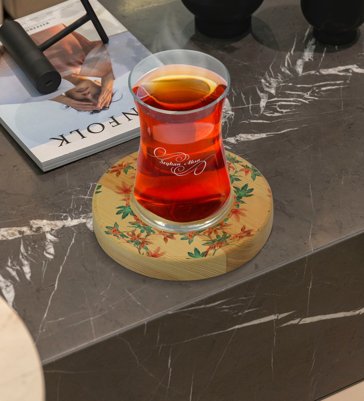 Kişiye Özel Modern Art Tasarımlı Doğal Ahşap Tabaklı Heybeli Çay Bardağı Model 21