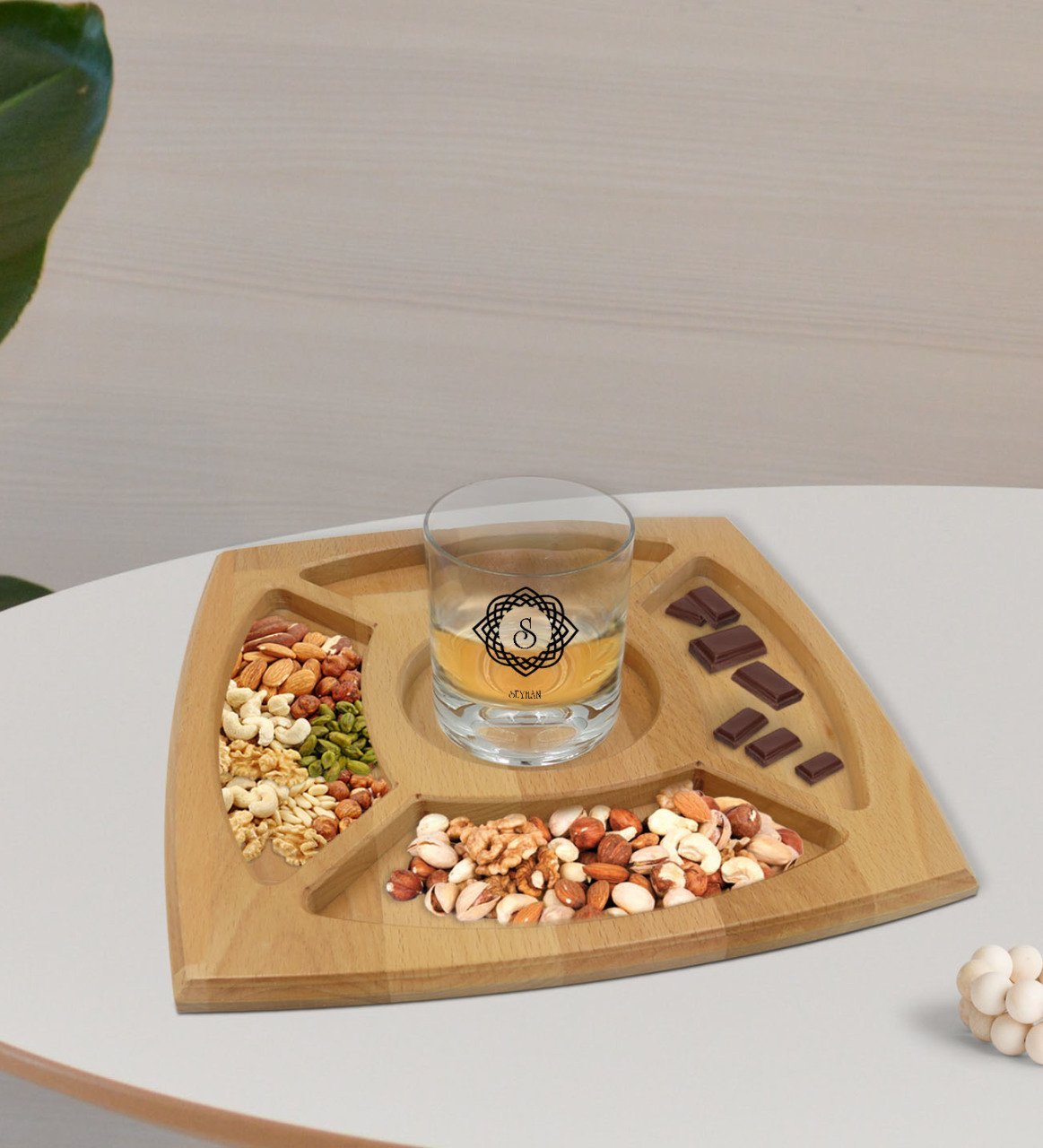 Kişiye Özel İsimli Viski Bardağı ve Doğal Masif Ahşap 4 Bölmeli Sunum Tabağı Çerezlik Hediye Seti-19