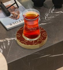 Kişiye Özel Retro Motif Tasarımlı Doğal Ahşap Tabaklı Heybeli Çay Bardağı Model 1