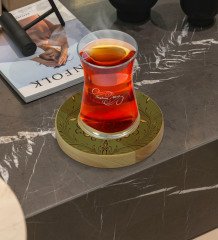 Kişiye Özel Retro Motif Tasarımlı Doğal Ahşap Tabaklı Heybeli Çay Bardağı Model 4