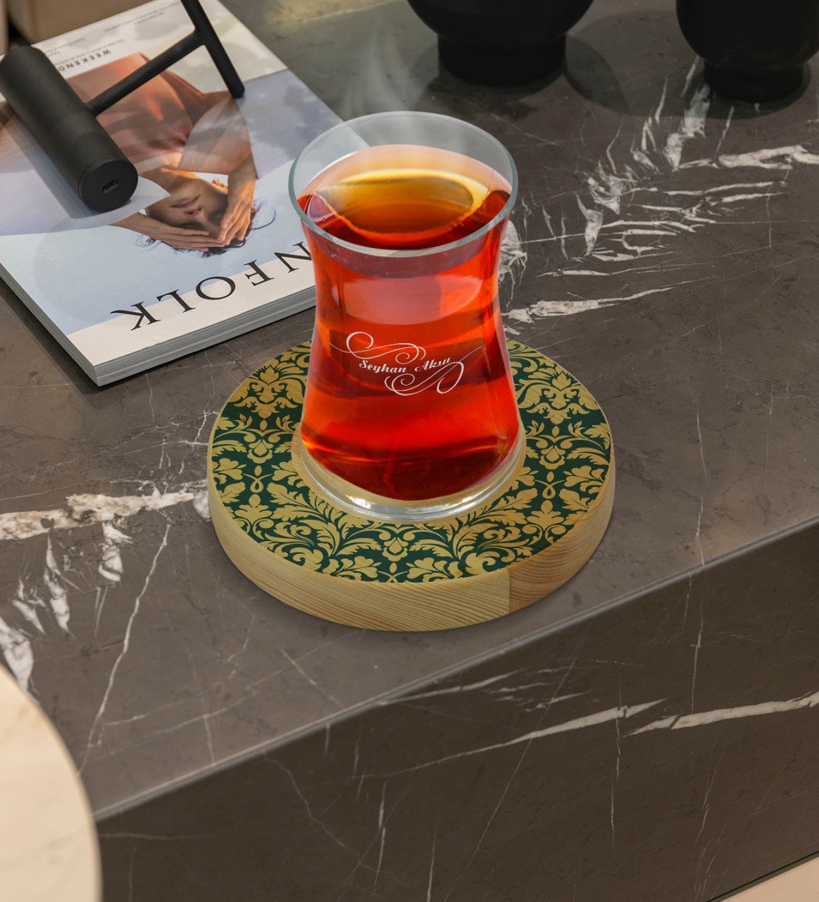 Kişiye Özel Retro Motif Tasarımlı Doğal Ahşap Tabaklı Heybeli Çay Bardağı Model 8