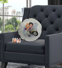Kişiye Özel Evleniyoruz Karikatürlü Yuvarlak Dekoratif Kırlent Yastık-8