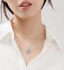 Kadınlara Özel Gül Kurusu Şal ve İsimli Silver Papatya Kolye Hediye Seti