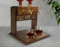BK Gift Kişiye Özel Kabartma İsimli Çift Musluklu Doğal Ahşap Viski Standı, İçki Standı, Doğum Günü Hediyesi, Ev Hediyesi, Erkek Hediye-38
