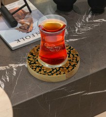 Kişiye Özel Retro Motif Tasarımlı Doğal Ahşap Tabaklı Heybeli Çay Bardağı Model 15