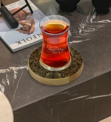 Kişiye Özel Retro Motif Tasarımlı Doğal Ahşap Tabaklı Heybeli Çay Bardağı Model 16