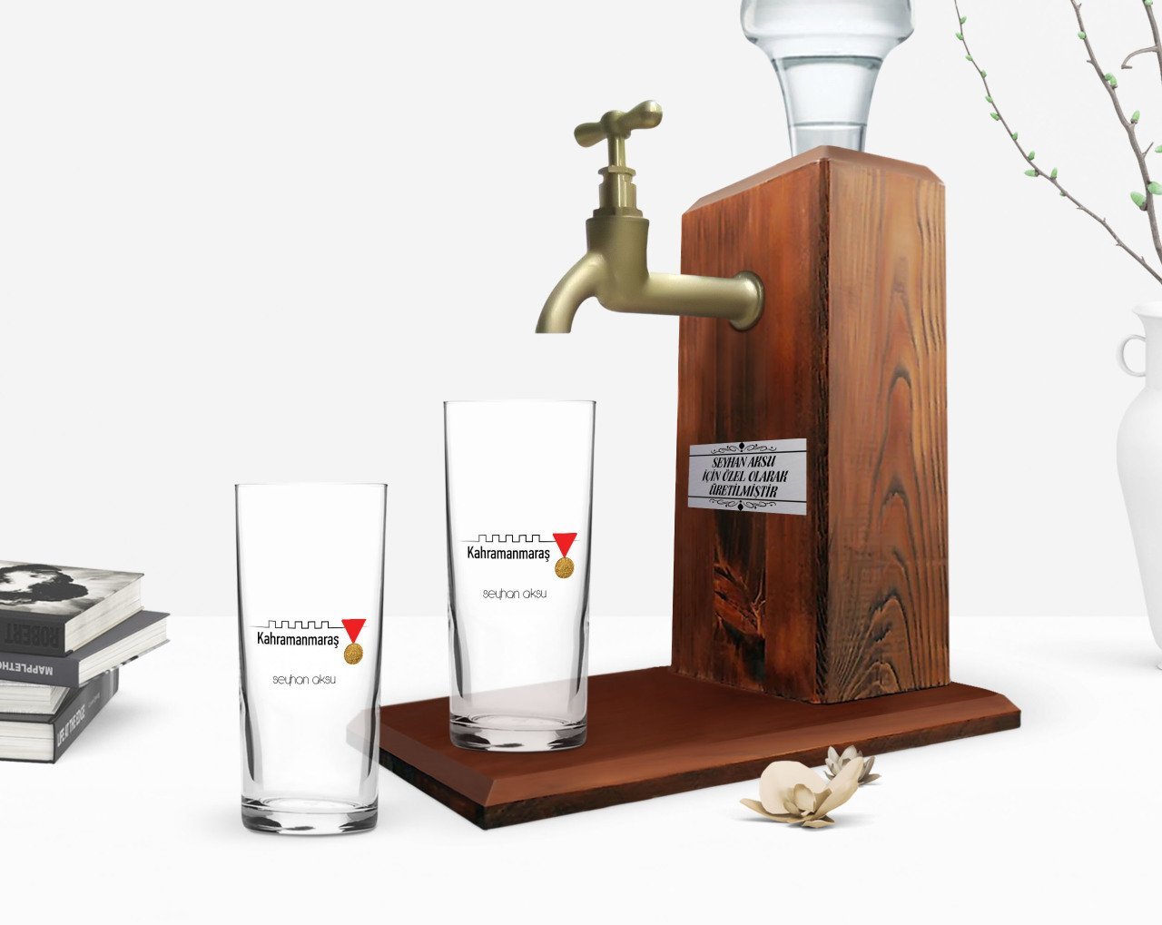 Kişiye Özel Renkli Baskılı Kahramanmaraş Tasarımlı Turistik İkili Rakı Bardağı ve Ahşap Rakı Standı Hediye Seti-1