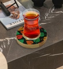 Kişiye Özel Yapraklar Tasarımlı Doğal Ahşap Tabaklı Heybeli Çay Bardağı Model 7