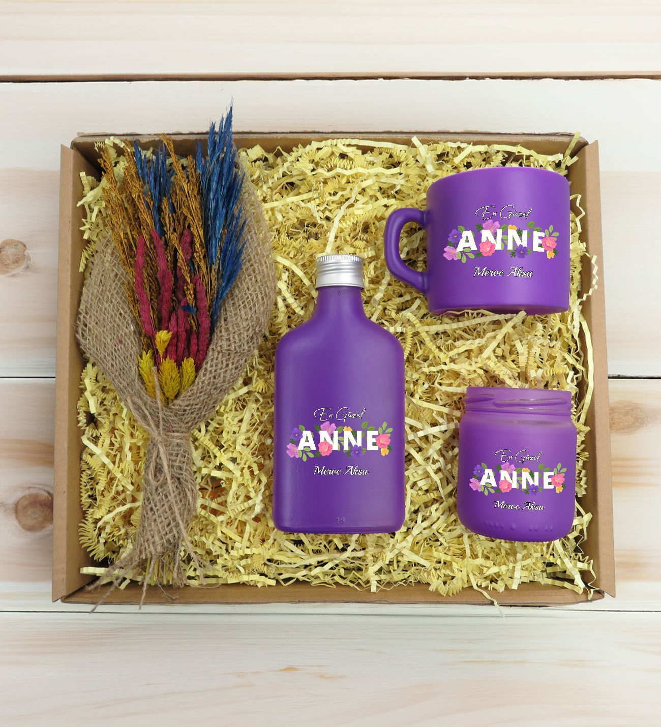 BK Gift Kişiye Özel İsimli DTF Anne Temalı Mor Kahve Fincanı & Kolonya & Mum & El Yapımı Kuru Çiçek Buketi Hediye Seti-3, Anneye Hediye, Anneler Günü Hediyesi