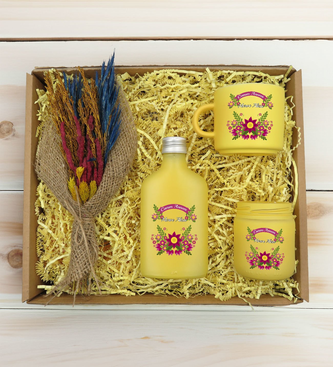 BK Gift Kişiye Özel İsimli DTF Anne Temalı Sarı Kahve Fincanı & Kolonya & Mum & El Yapımı Kuru Çiçek Buketi Hediye Seti-6, Anneye Hediye, Anneler Günü Hediyesi