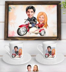 Kişiye Özel Sevgililer Karikatürlü Doğal Ahşap Tepsi ve 2’li Kahve Fincan Seti-12
