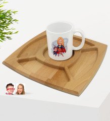 Kişiye Özel Süper Anne Süper Çocuk Karikatürlü Beyaz Kupa ve Doğal Masif Ahşap 4 Bölmeli Sunum Tabağı Çerezlik Hediye Seti-1