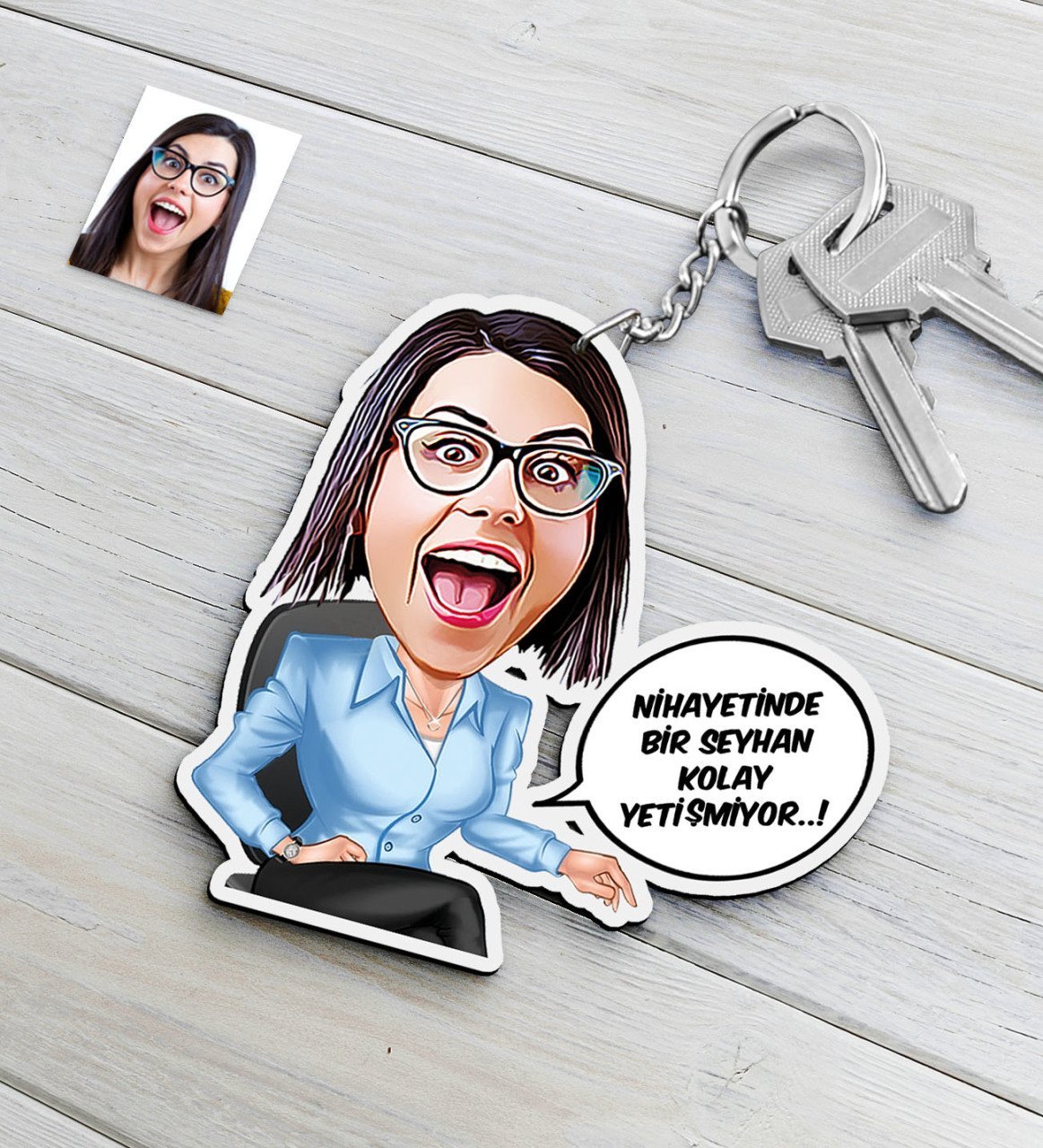 Kişiye Özel Bayan Kolay Yetişmiyor Karikatürlü Ahşap Anahtarlık-2