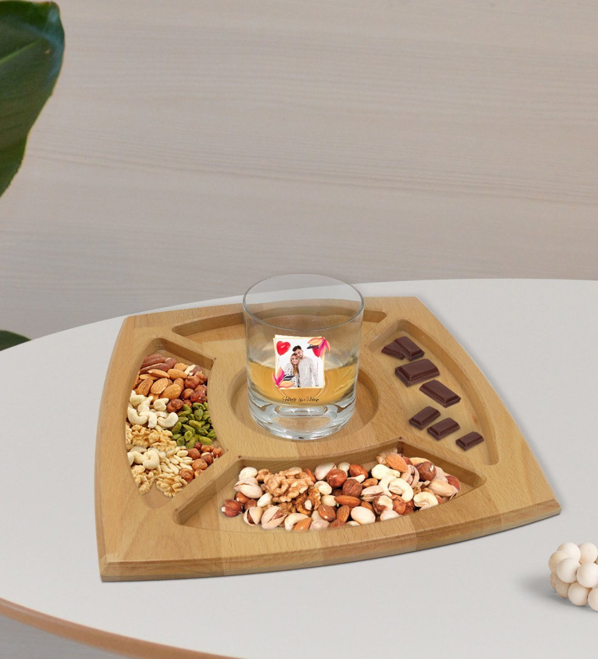 Kişiye Özel İsimli Fotoğraflı Viski Bardağı ve Doğal Masif Ahşap 4 Bölmeli Sunum Tabağı Çerezlik Hediye Seti-28