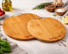 BK Gift Kişiye Özel İsimli Bambu Circle 2’li Kesme Tahtası – Doğal Ahşap Sunum ve Doğrama Tahtası Seti