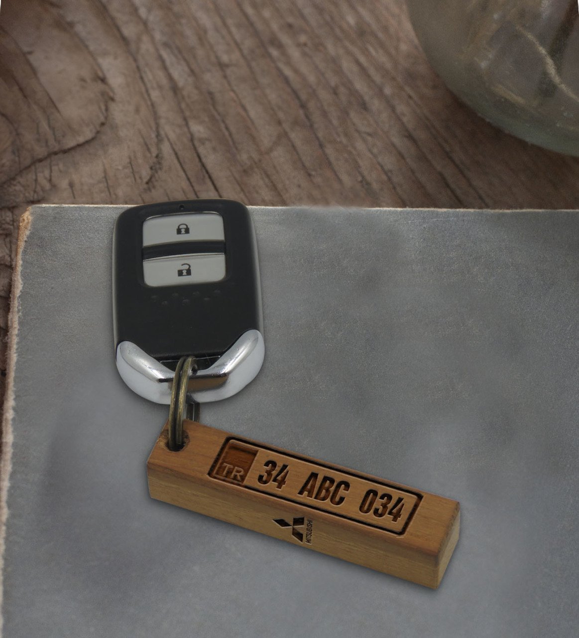 Kişiye Özel Plakalı Mitsubishi Logolu Ahşap Dikdörtgen Bar Anahtarlık Model 1