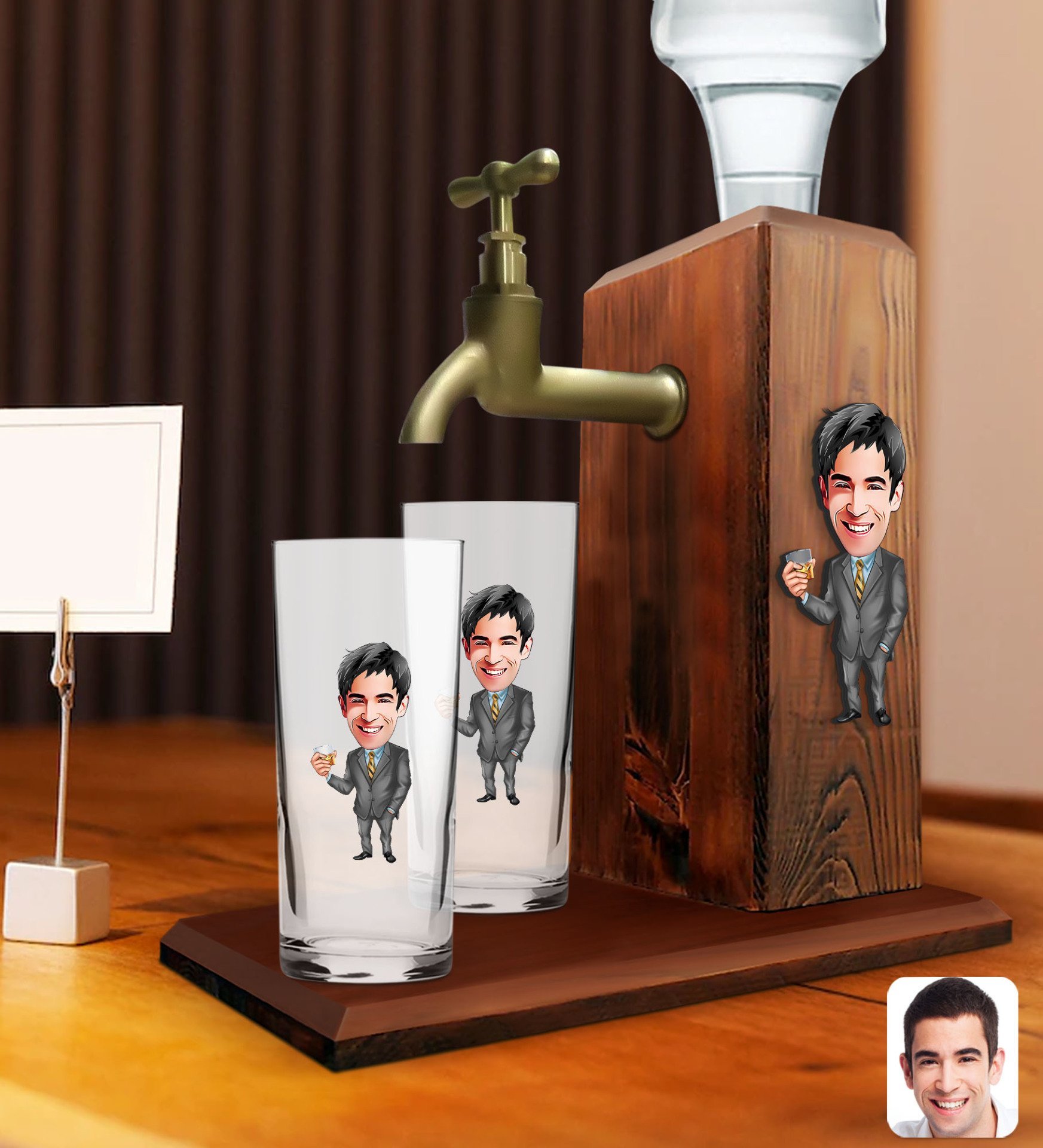 BK Gift Kabartmalı Karikatür Figürlü Musluklu Ahşap İçki Standı ve İkili Rakı Bardağı Hediye Seti-4