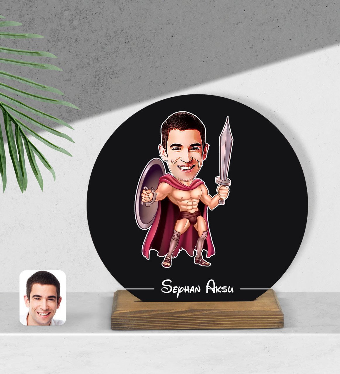 Kişiye Özel Spartalı Karikatürlü Yuvarlak Ahşap Biblo-1