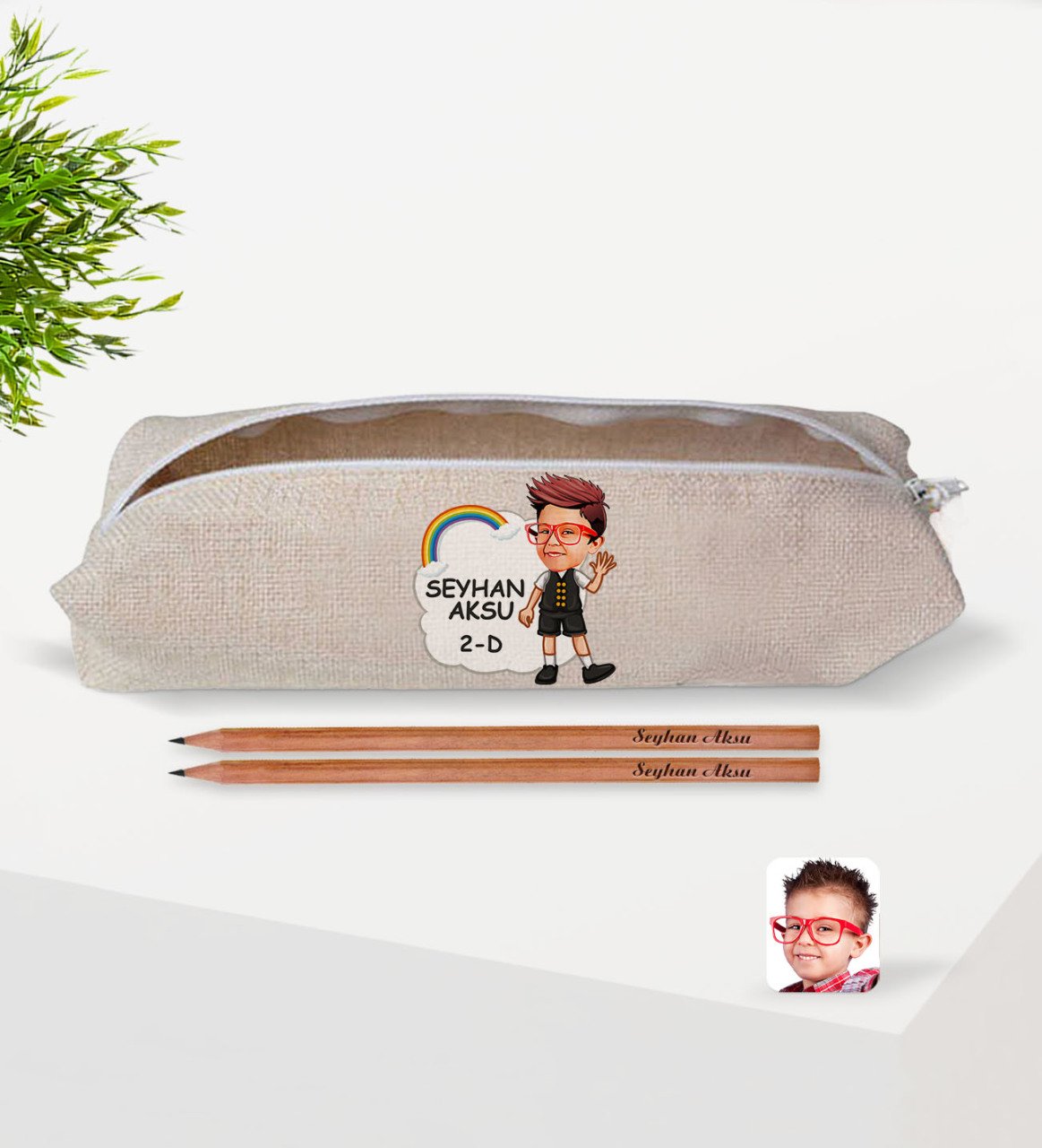 Çocuklara Özel İsimli Sınıflı Erkek Öğrenci Karikatürlü Keten Okul Kalemliği ve Ahşap Kurşun Kalem Hediye Seti-2