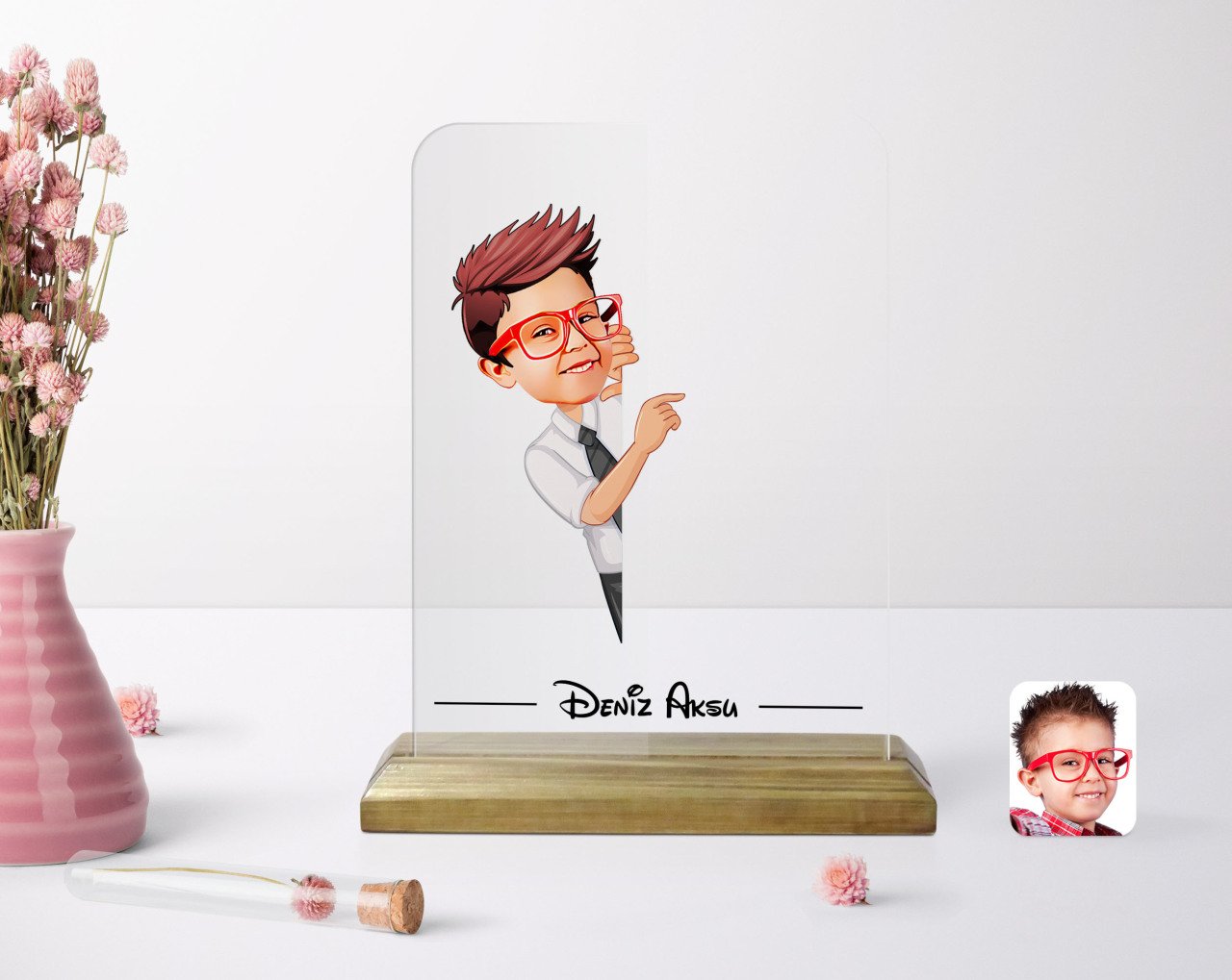 Kişiye Özel Erkek Çocuk Karikatürlü Ahşap Standlı Çerçeve-3