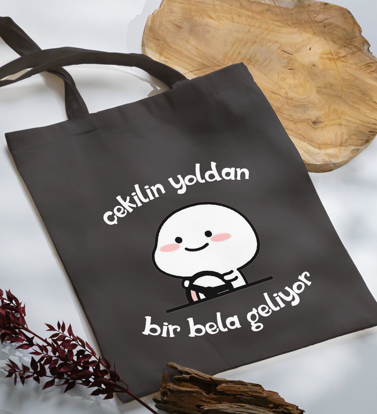 BK Gift Bir Bela Geliyor Tasarımlı-1 Antrasit Kumaş Bez Çanta, Baskılı Omuz Çantası, Alışveriş Çantası, Anneye Hediye