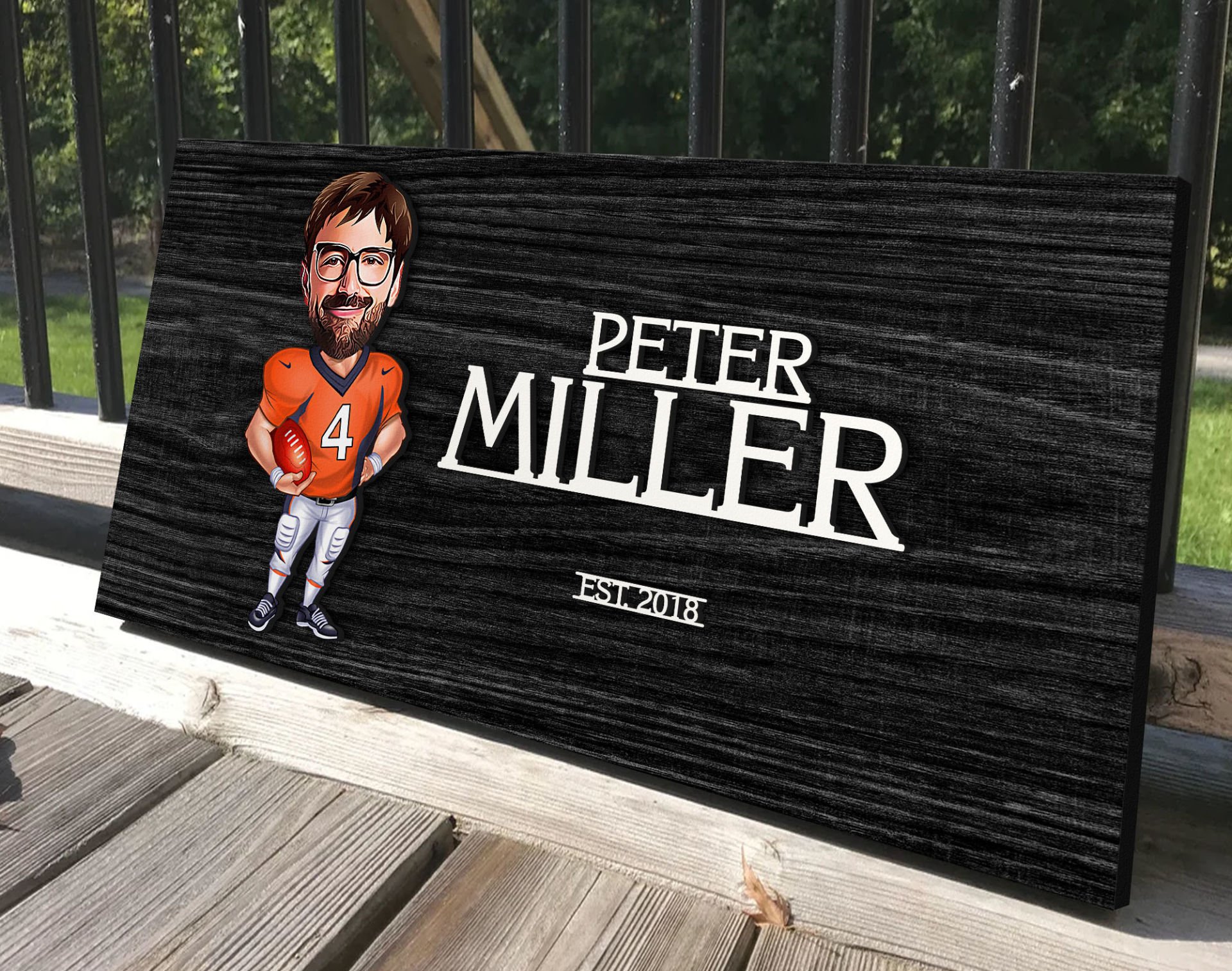 BK Gift Kişiye Özel Amerikan Futbolu Karikatürlü Kabartma Tasarım Antik Siyah (Ebony) Ahşap Tabela-2, Dekoratif Tabela, Rustik Ev Dekorasyonu, Duvar Dekoru