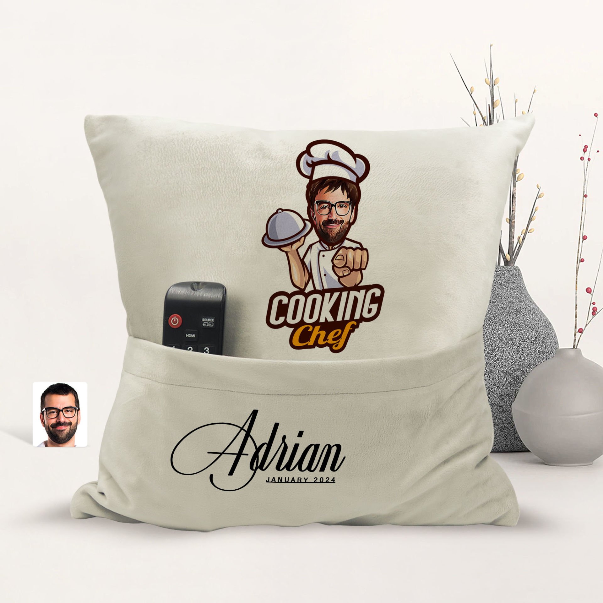 BK Gift Kişiye Özel Chef Karikatür Tasarımlı Organizer Kumanda ve Atıştırmalık Cepli Sarı Kırlent Yastık-12 Arkadaşa Hediye, Cepli Yastık