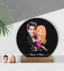 Kişiye Özel Sevgililer Karikatürlü Yuvarlak Ahşap Biblo-13