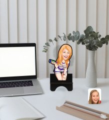 Kişiye Özel Kadın Karikatürlü Ahşap Biblo Telefon Standı-36
