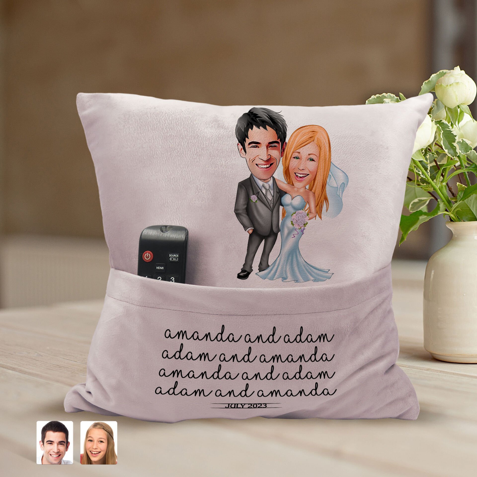 BK Gift Kişiye Özel Evleniyoruz Karikatür Tasarımlı Organizer Kumanda ve Atıştırmalık Cepli Pembe Kırlent Yastık-5 Arkadaşa Hediye, Cepli Yastık